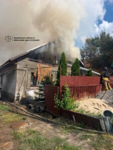 РФ завдала удару по Запоріжжю: є загиблий, пошкоджені будинки та автомобілі