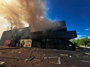 Дрон атакував АТБ у Чернігові: серед загиблих є 10-річна дитина