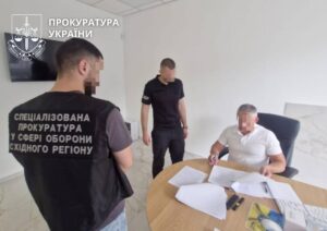Керівникам медслужби повідомили про підозру у справі про незаконні бойові виплати