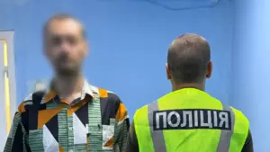 У Києві чоловіка підозрюють у підпалі авто психолога через незадоволення лікуванням