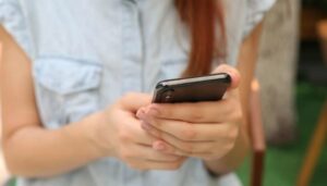 Заборона телефонів у школах Польщі: нові правила почнуть діяти з 1 вересня