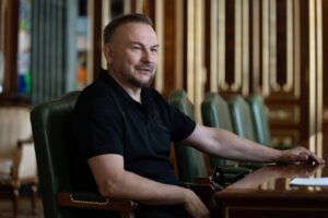 Зеленський зустрівся з Флешем: будуть рішення Зеленський зустрівся з Флешем та обговорив технології оборони