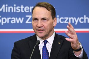 Сікорський: росія не має сил напасти, але може влаштувати провокацію проти Польщі Війна в Польщі