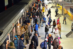 українець у метро Варшави