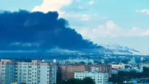 У Самарській області після атаки дронів спалахнула пожежа на Сизранському НПЗ (ФОТО, ВІДЕО)