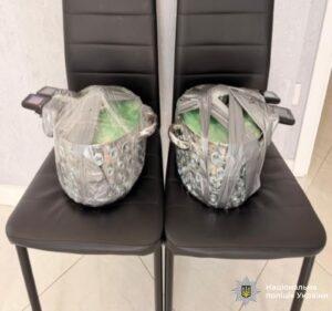 Теракт в Івано-Франківську: російські спецслужби готували два вибухи біля житлового будинку Два саморобні вибухові пристрої планували встановити