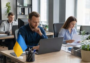 Додаткового святкового вихідного для більшості працівників не передбачено
