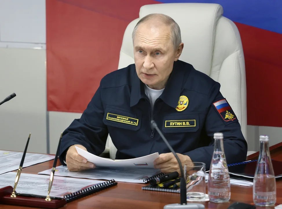 путін на острові Ітуруп під час першого візиту на спірні Курильські острови