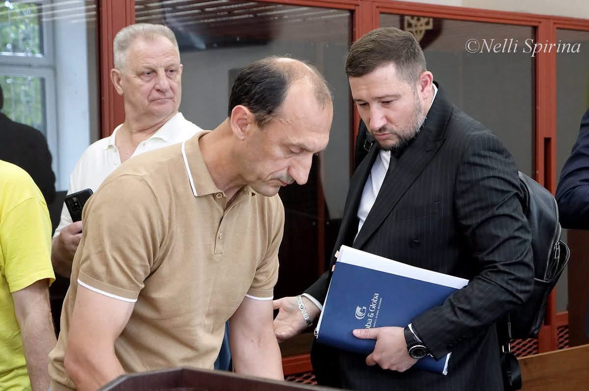 Роман Червінський після рішення суду про скасування нічного домашнього арешту