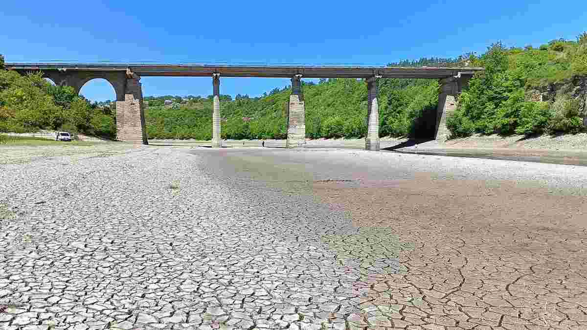 Критично низький рівень води в Дністрі через посуху