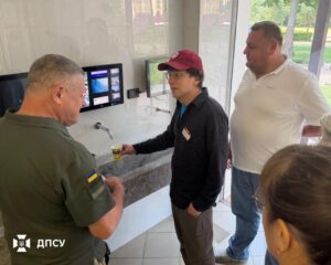 Джессі Айзенберг відвідав українських прикордонників під час візиту до України