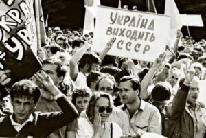 День Незалежності України: історія свята та маловідомі факти День Незалежності України та історичний прапор у Верховній Раді