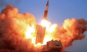КНДР запустила балістичну ракету в бік Японського моря після погроз Японії