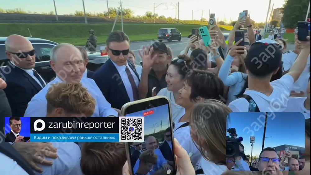 показовий вихід путіна до дітей біля закритої заправки в Новосибірську
