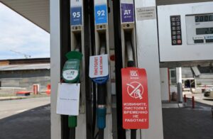 АЗС у росії на тлі дефіциту пального та проблем у роботі НПЗ