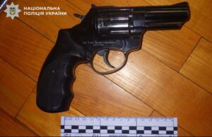 Стрілянина у Києві: чоловік двічі вистрілив у приятеля