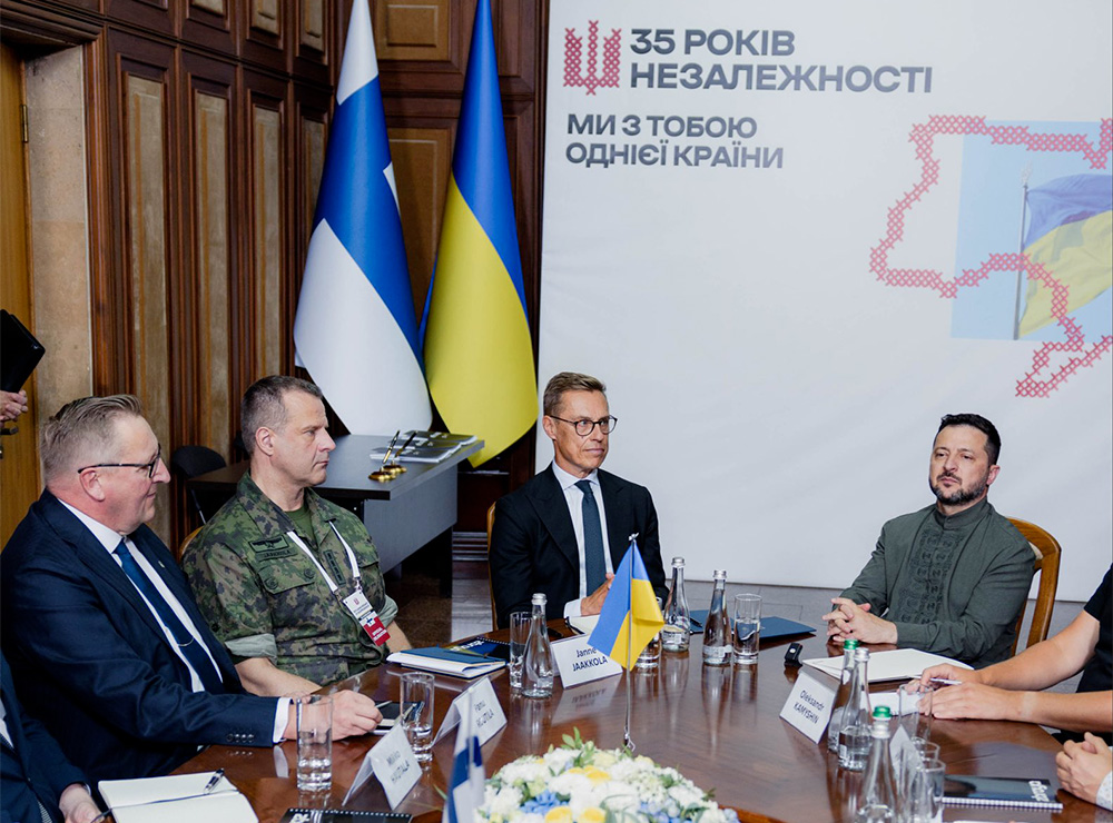 Александр Стубб та представники фінських оборонних компаній під час візиту до Києва