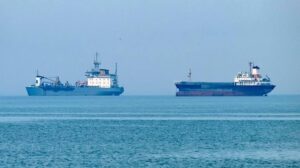 Так виглядає приниження: США продали на металобрухт два танкери під прапором рф Танкер під російським прапором, проданий США на металобрухт
