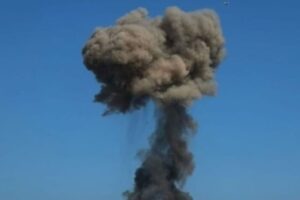 У Криму вночі лунали вибухи: у РФ заявили про атаку сотень дронів