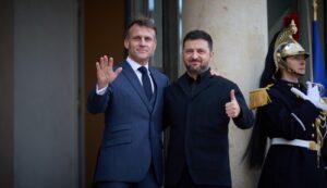 Зеленський і Макрон майже дві години говорили про ППО, ракети та дипломатію Володимир Зеленський та Емманюель Макрон обговорили ППО, ракети та оборонну підтримку України
