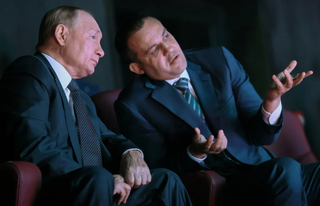 Президент Росії Володимир Путін, ліворуч, з Умаром Кремльовим під час заходу в Москві у вересні 2022 року. Sputnik/Reuters