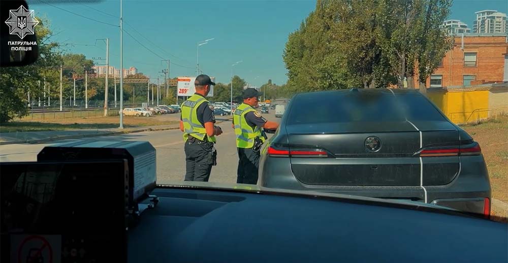 Поліцейський автомобіль «Фантом» на дорозі у Києві