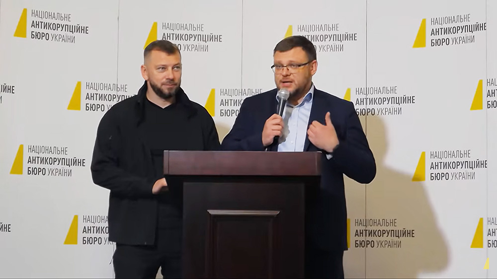 Олександр Клименко та Семен Кривонос під час брифінгу НАБУ і САП