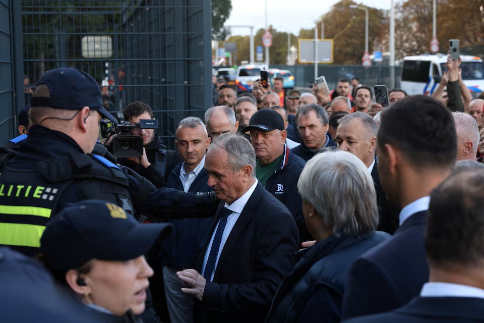 Експрезидент Косова Хашим Тачі під час засідання суду в Гаазі
