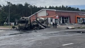 Після ударів рф біля Ягодина пункти пропуску на Волині можуть тимчасово зупиняти роботу — ДПСУ Наслідки влучання російського Бпла поблизу МПП «Ягодин»