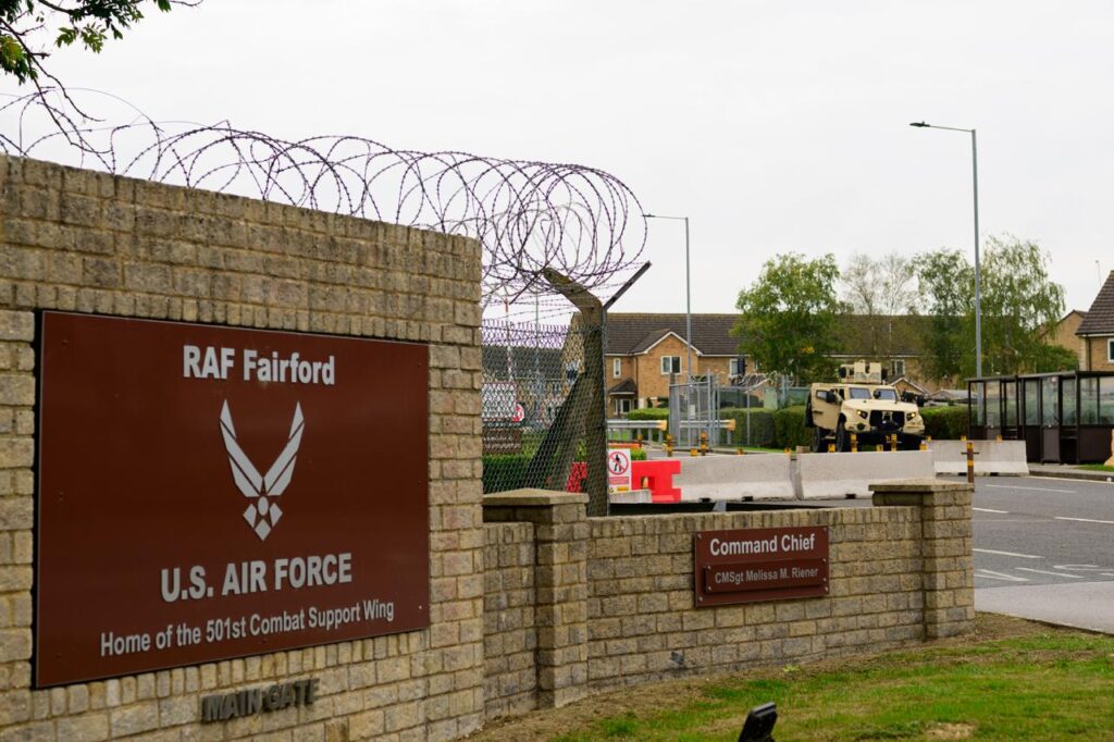База США RAF Fairford у Великій Британії після затримання п’ятьох чоловіків