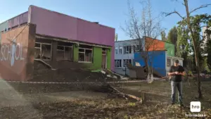 Росіяни зруйнували дитячий садок у Дніпровському районі Києва