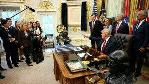 Телепул Білого дому призупинив спільне висвітлення заходів Трампа після заборони доступу для CNN, MS NOW і Politico.