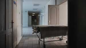 На Харківщині авто підірвалося на російській міні: постраждало подружжя