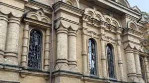 Росіяни пошкодили 120-річний Свято-Покровський храм у Києві