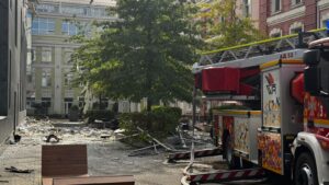 Атака на Київ: кількість постраждалих зросла до 37, двоє людей загинули Наслідки атаки на Київ 23 вересня: кількість постраждалих зросла до 37, двоє людей загинули.
