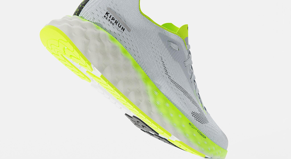 Кросівки New Balance та Decathlon Kiprun у справі про схожі логотипи