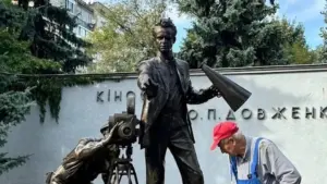 У Києві через суд не дали вивести з держвласності понад гектар землі кіностудії Довженка