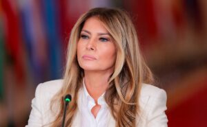 Меланія Трамп допустила CNN і Politico на свій захід попри заборону Білого дому Меланія Трамп допустила CNN і Politico на свій захід — попри заборону її чоловіка