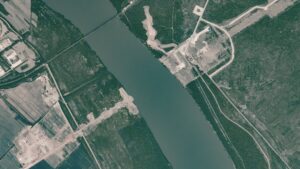 РФ і КНДР відкрили перший автомобільний міст через річку Туманну