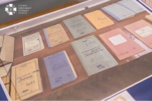 СЗРУ передала до архіву розсекречені документи про відносини України та Польщі
