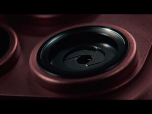 Apple представила iPhone 18 Pro: нова камера, бордовий корпус і ціни від $1199 iPhone 18 Pro у бордовому кольорі Burgundy з оновленою камерою