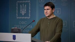 Федерація шахів України закликала СБУ перевірити Михайла Подоляка через співпрацю з керівництвом ФІДЕ
