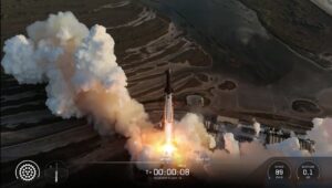 Starship SpaceX під час першого успішного виходу на орбіту Землі