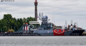 Росія замаскувала військовий корабель під берегову лінію для захисту від дронів