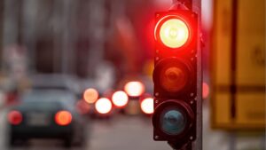 Червоний сигнал світлофора в Києві під час хвилини мовчання