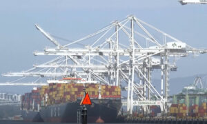 Мита США та Китаю знизять для товарів на $60 млрд: торговельне перемир’я продовжили Контейнери з товарами після домовленості про зниження мит