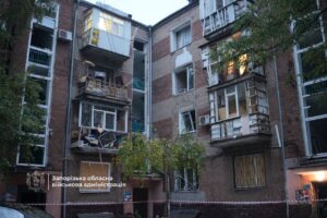 Пошкоджений житловий будинок у Запоріжжі після російської атаки в ніч проти 18 жовтня 2026 року