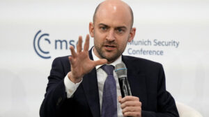 Європа надає дві третини розвідданих для України — МЗС Франції Міністр закордонних справ Франції Жан-Ноель Барро під час інтерв’ю