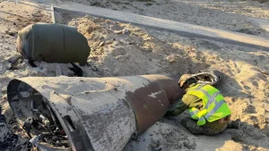 У Києві серед житлових будинків виявили нездетоновану балістичну ракету: працюють вибухотехніки