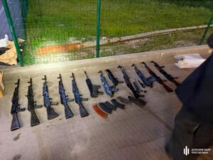 ДБР завершило розслідування щодо правоохоронця та його брата, які продавали зброю